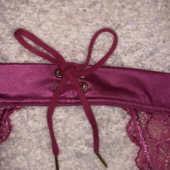Victoria’s Secret Garter Belt - Picture 4 of 4